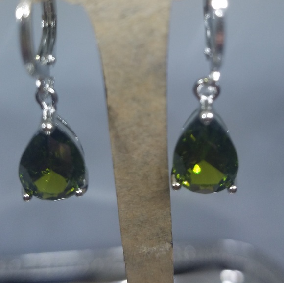 Chrysolite (green) Waterdrop Earrings - Picture 2 of 5